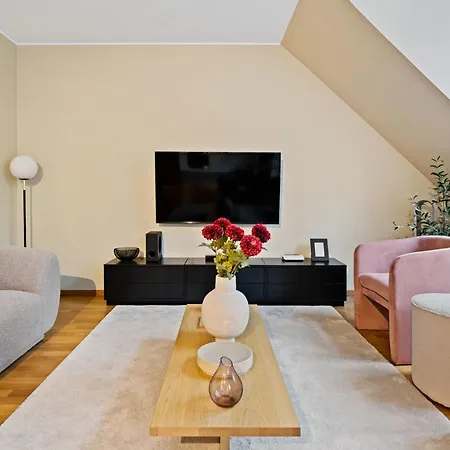 Chic 2br In With Free Parking