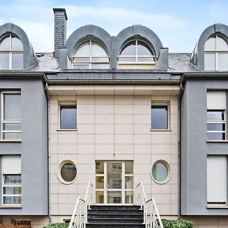 Stylish 2br With Patio & Parking Near Center Luxemburgo