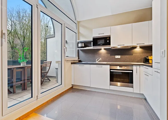 Stylish 2br With Patio & Parking Near Center Apartamento