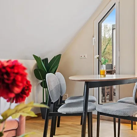 Apartamento Stylish 2br With Patio & Parking Near Center