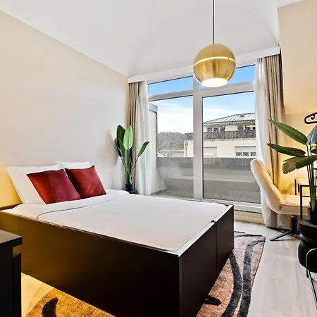 Stylish 2br With Patio & Parking Near Center Апартаменты *