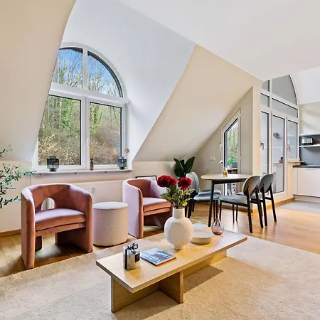 Stylish 2br With Patio & Parking Near Center *