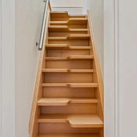 Stylish 2br With Patio & Parking Near Center Appartement