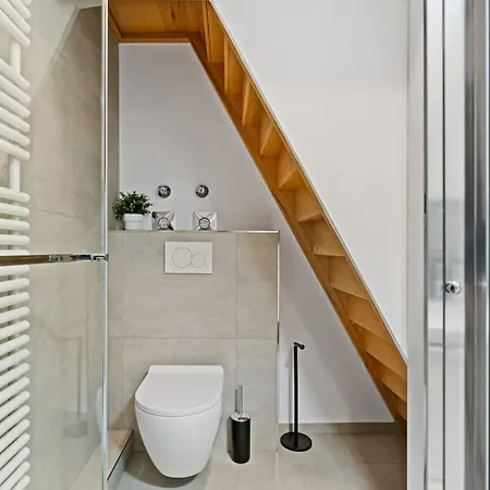 Stylish 2br With Patio & Parking Near Center *