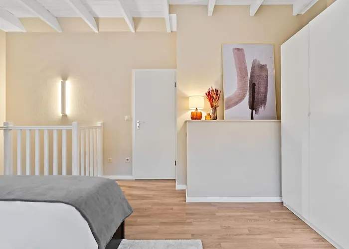 Stylish 2br With Patio & Parking Near Center Appartement