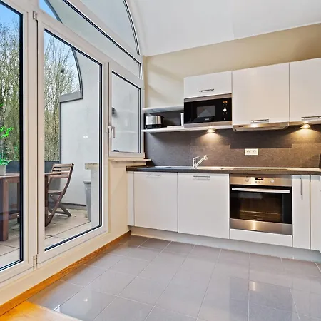 Stylish 2br With Patio & Parking Near Center 公寓