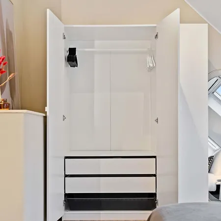 Stylish 2br With Patio & Parking Near Center 公寓 *