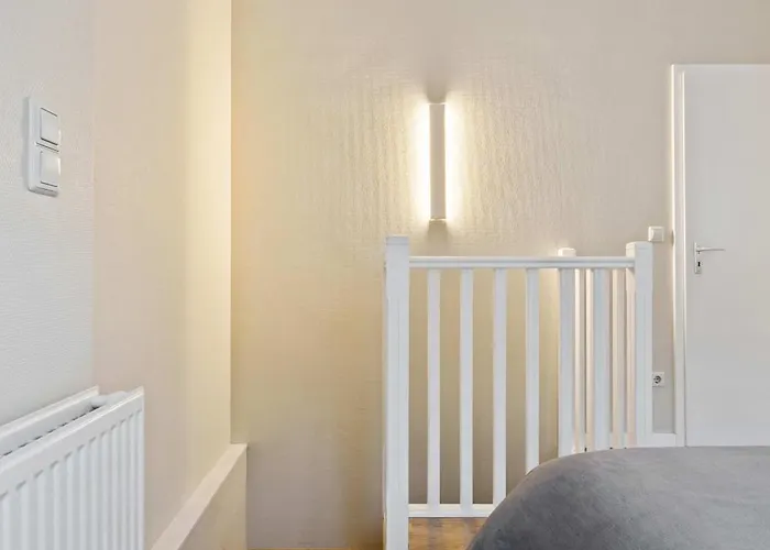 Apartman Stylish 2br With Patio & Parking Near Center