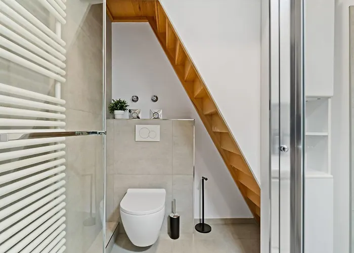 Stylish 2br With Patio & Parking Near Center *